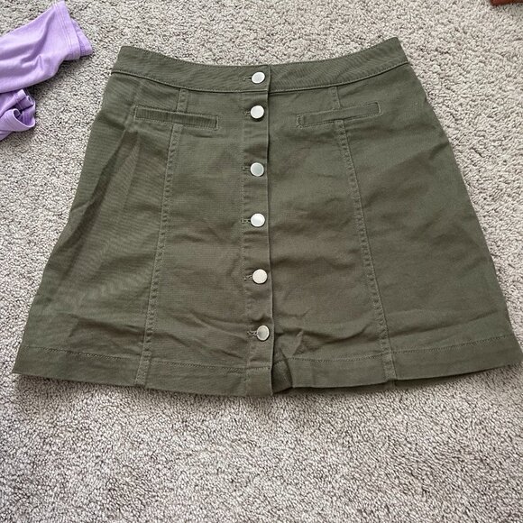 H&M Divided Women's Olive Green Skirt, size 6 - Picture 3 of 5